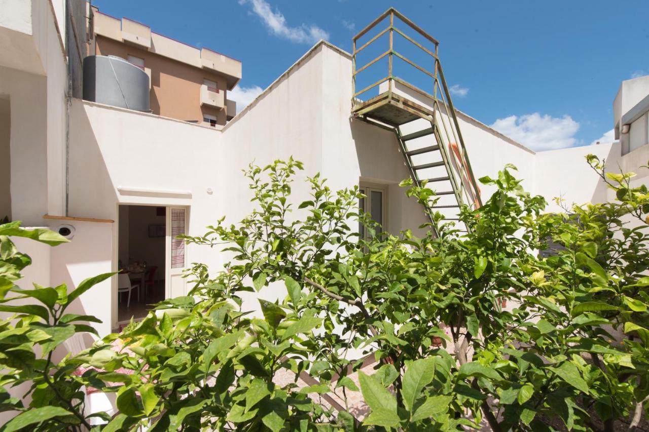 B&B Gli Ontani Trapani Bagian luar foto